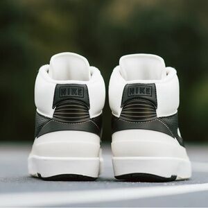 BNWT Womens AIR JORDAN 2 Retro